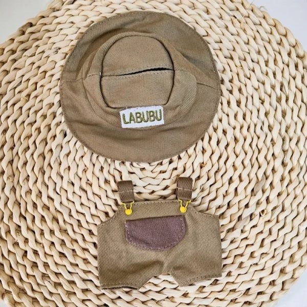Countryside Vichy Costume for Labubu Figurine – Green Dungarees & "LABUBU" Bucket Hat Edition - Image 2