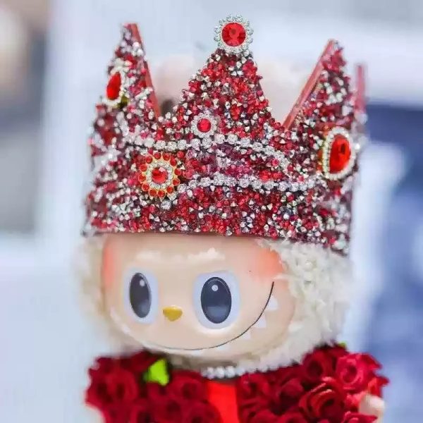 Royal Crown Costume for Labubu Figurine – Ruby Roses Edition - Image 5